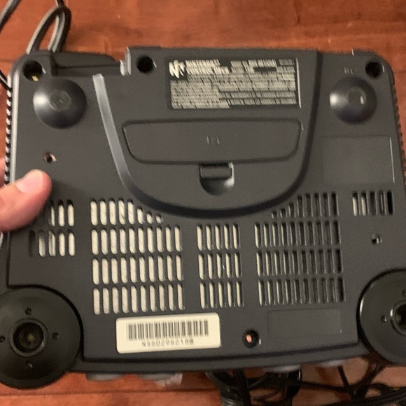 Nintendo 64 + 2 Controllers + 6 Games - Picture 5 of 12